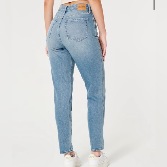 High rise Hollister mom jeans - Picture 2 of 5